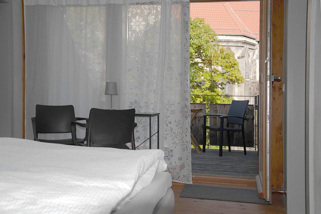 Ausgang zur Dachterrasse im Schlafzimmer.