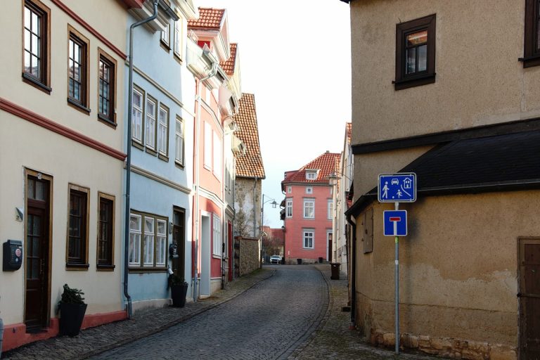 Ansicht der Mittelgasse von Westen im Jahr 2024.