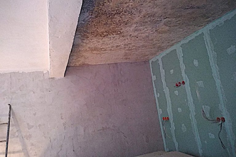 Alte Putzflächen, verputzte HWL - Platten und Trockenbauwände werden in Küche verwendet.