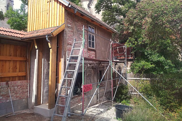 Ferienhaus Mittelgasse 15, kleines zweistöckiges Garten - Häuschen.