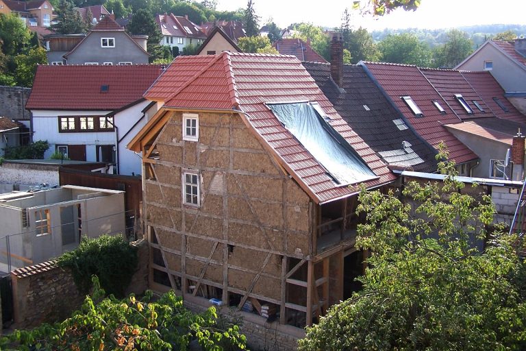 Ferienhaus Mittelgasse 15, Dach neu eingedeckt mit naturroten Muldenfalzziegeln.
