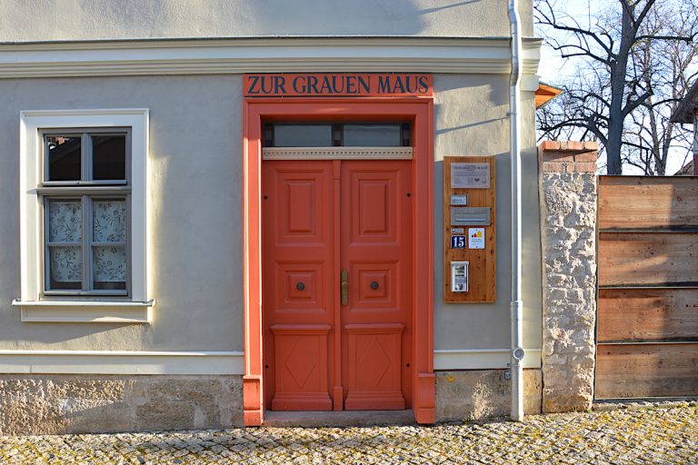 Das Ferienhaus, historische Eingangstür.